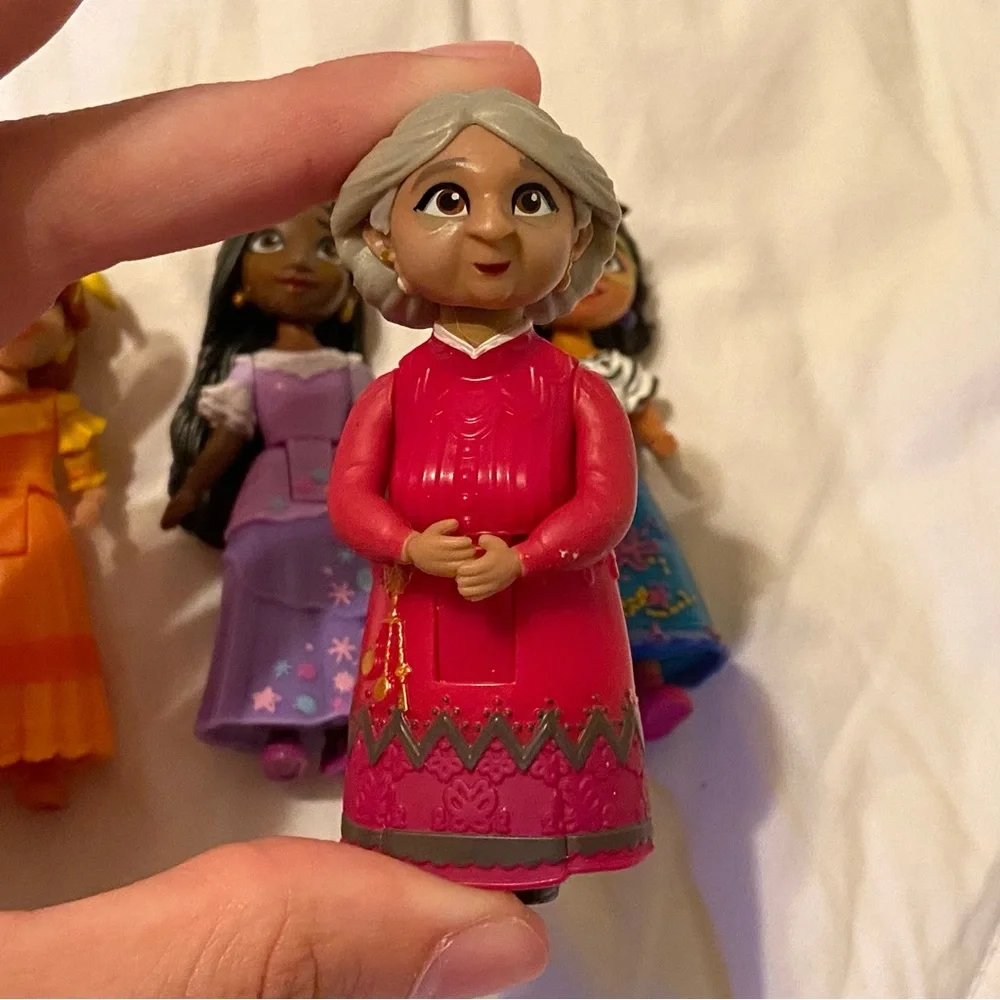 DISNEY ENCANTO (4 piece set) - Picture 9 of 11